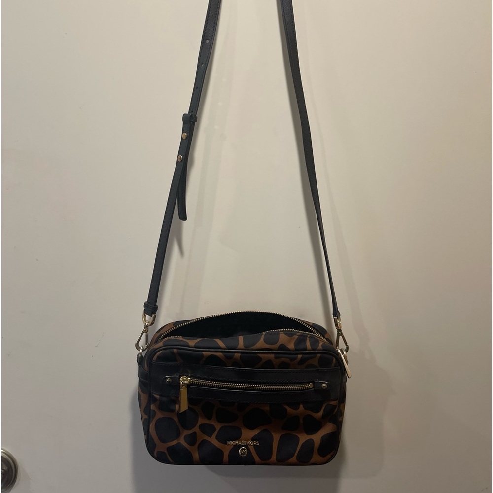Small giraffe print Micheal Kors purse